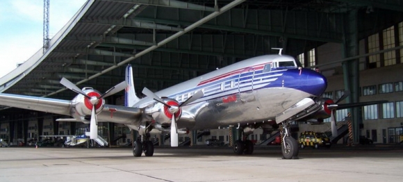 Avion DC6